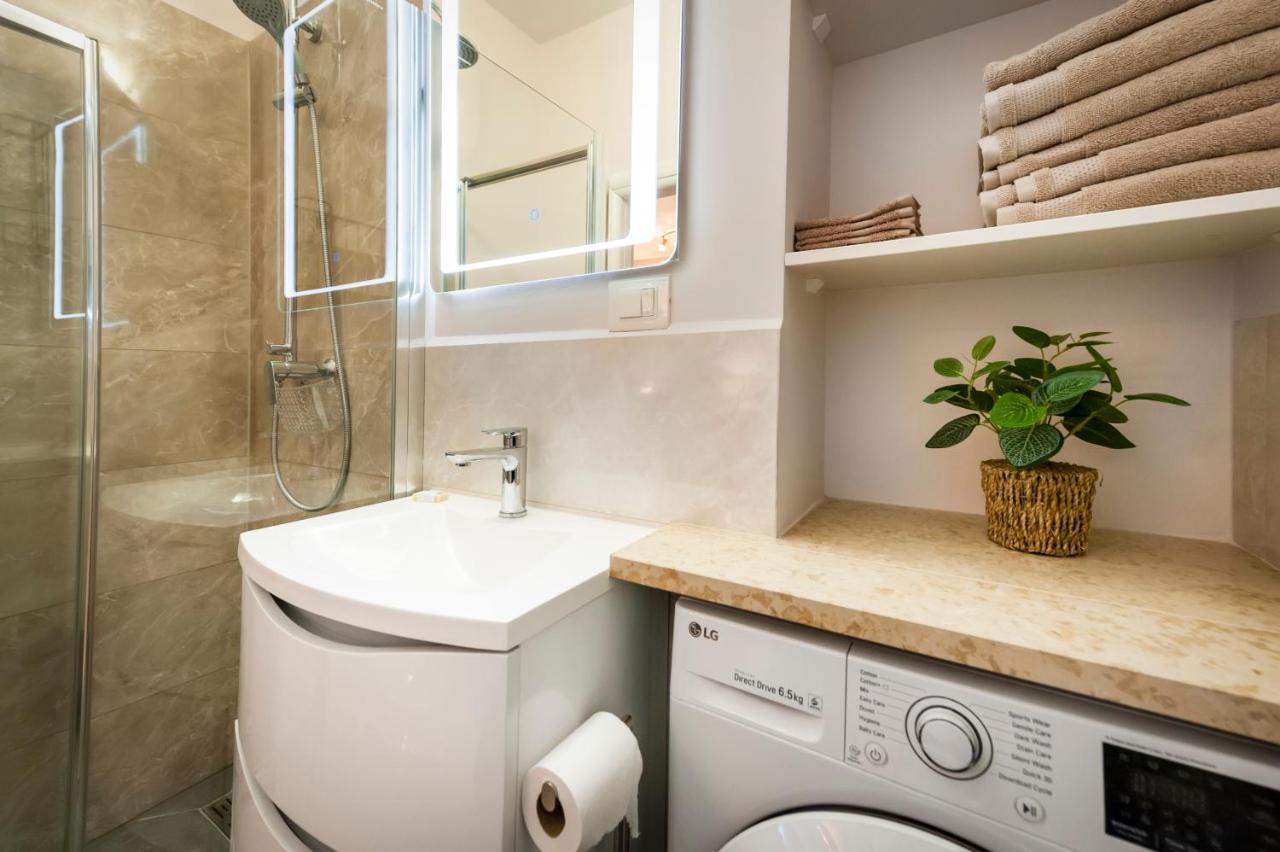Bella Campagna - Luxury Two Bedroom Apartment Rovinj Bagian luar foto